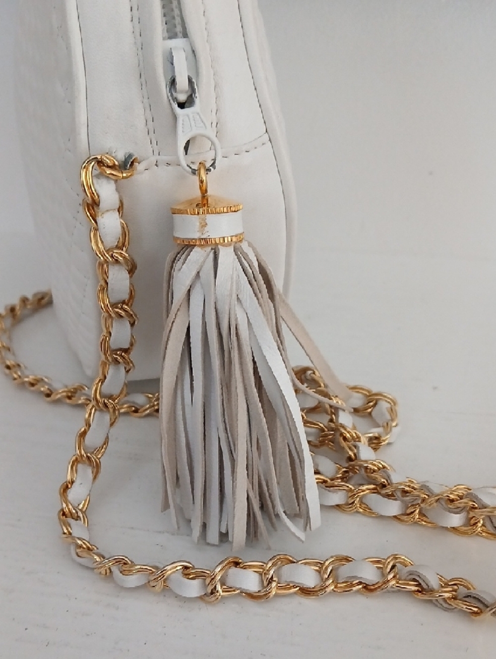 Bally Vintage White Quilted Round Canteen Crossbody - Picture 4 of 8
